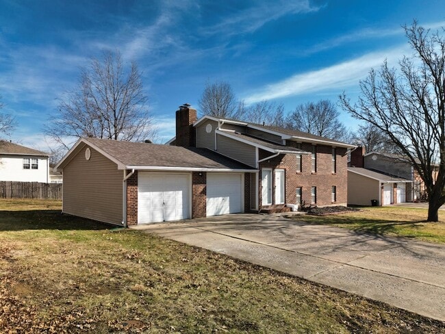 Building Photo - 420 N Shiloh Ave Unit 422