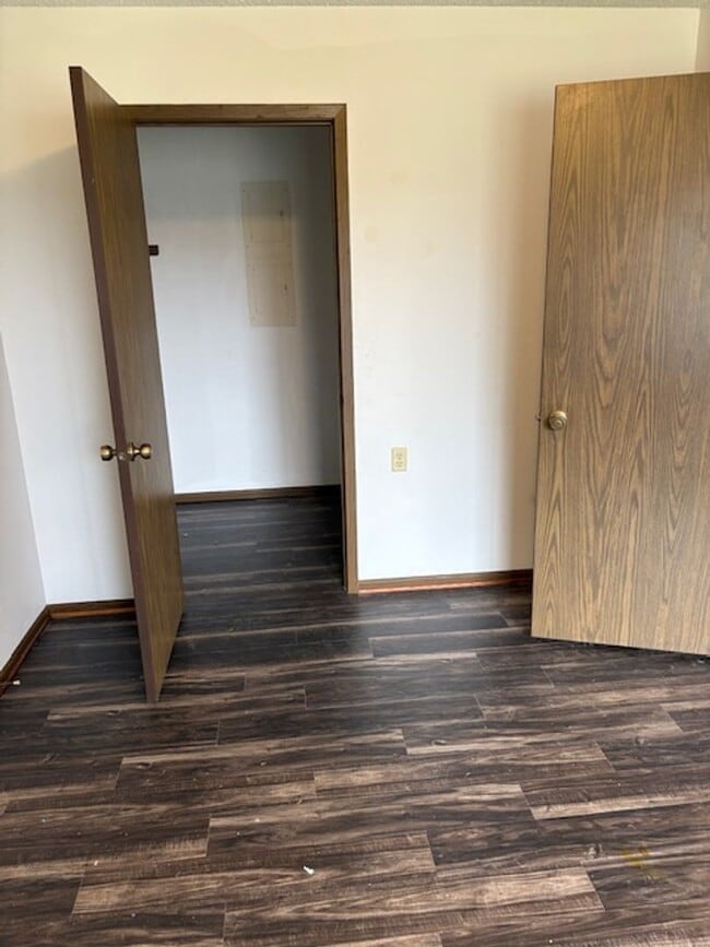 Building Photo - 209 Estelle St Unit 209 Estelle St - Apt C2