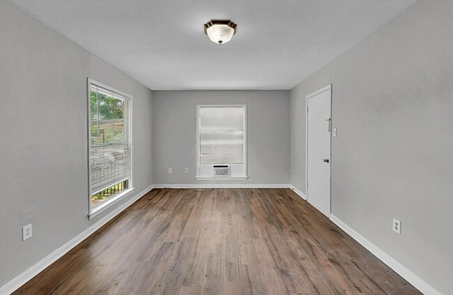 Photo - 2712 Mitchell Ave