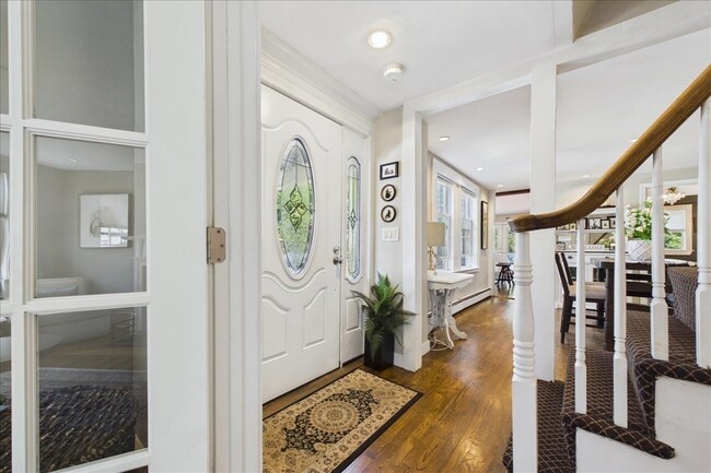 74 Park Ave W