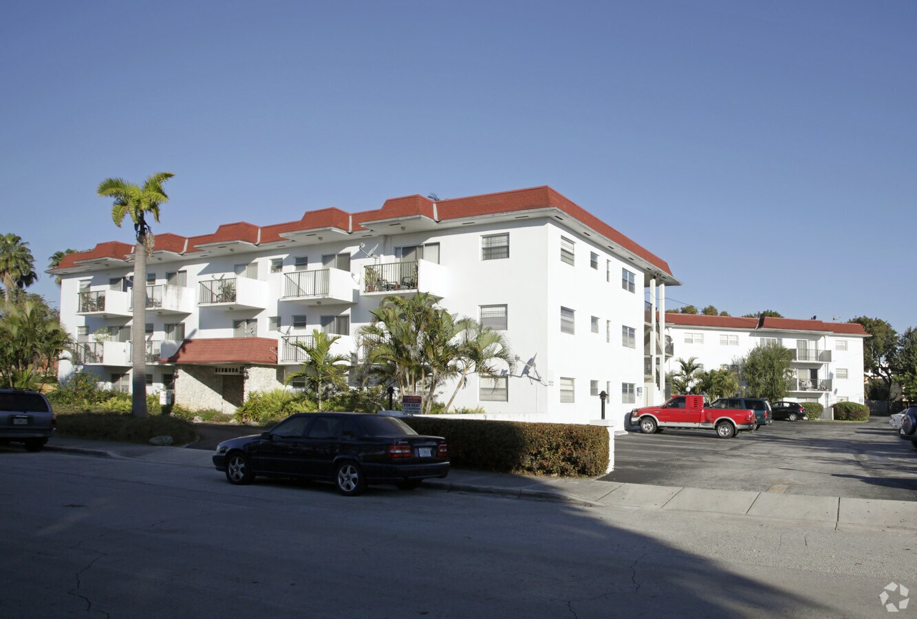 Bermuda Gardens - Bermuda Gardens Apartments