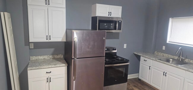 Photo - 2541 W Fayette St