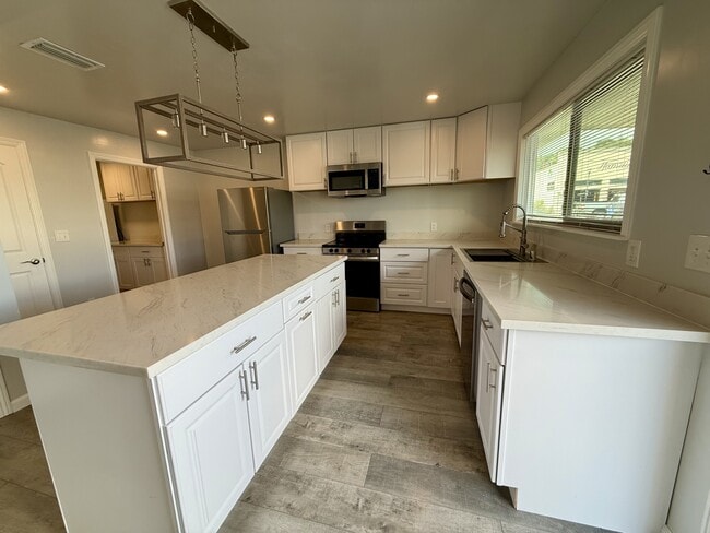 Photo - 121 W Branch St