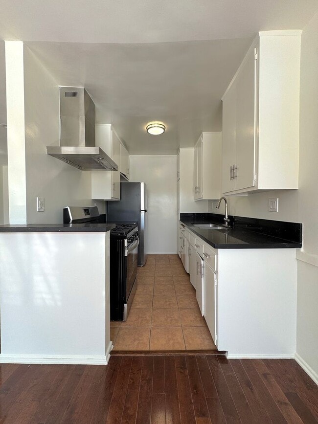 Photo - 1159 N Curson Ave Unidad 11