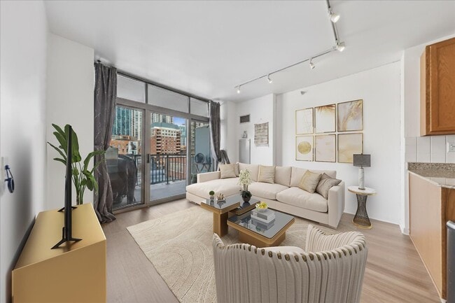 Photo - 600 N Dearborn St