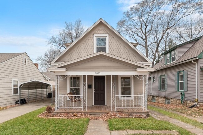 Building Photo - Charming 3-Bedroom Waldo Home with Porch Swing & Hardwood Floors