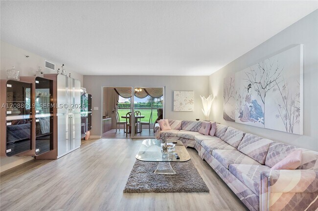 5952 Regal Glen Dr Unit 102