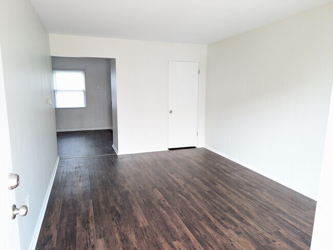 Photo - 1213 N Indiana St