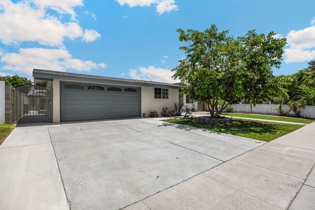 1048 N Hermosa Dr