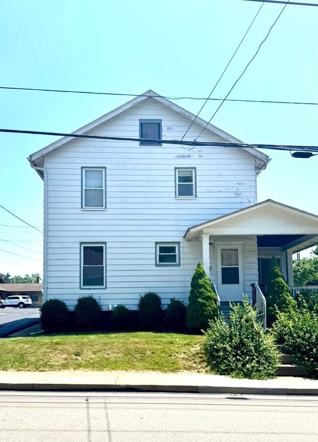 Building Photo - 567 N Walnut St Unit 1