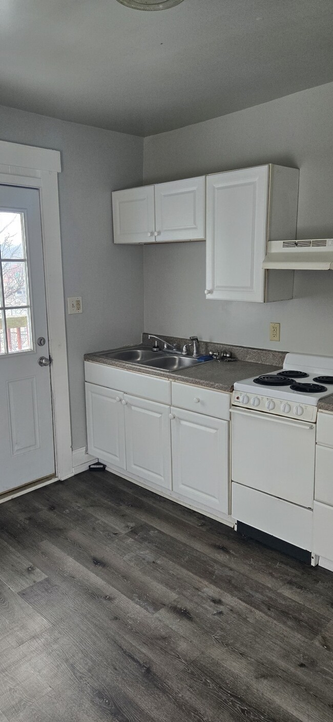 Photo - 325 Williams St Unit B