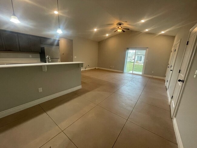 Photo - 1417/19/21 N Glancey St Unit 1421 Glancey