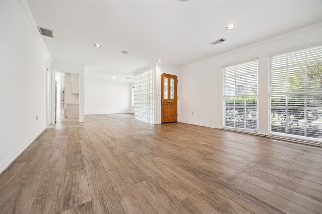 Photo - 4025 Essex Ln