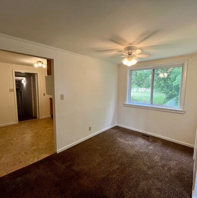 3 Bedroom 2 bath in Alton Rental House Rental in Godfrey, IL