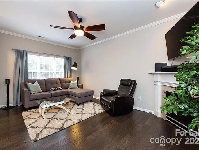 Photo - 1265 E Woodlawn Rd