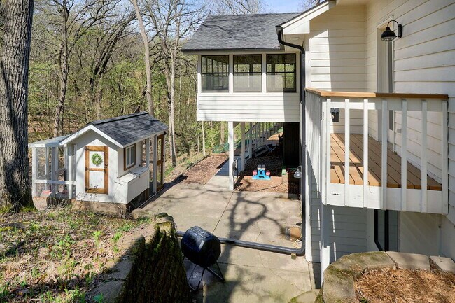 Photo - 1832 Essex Rd