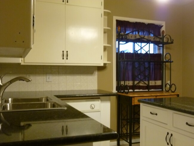 Photo - 719 E 35th Ave