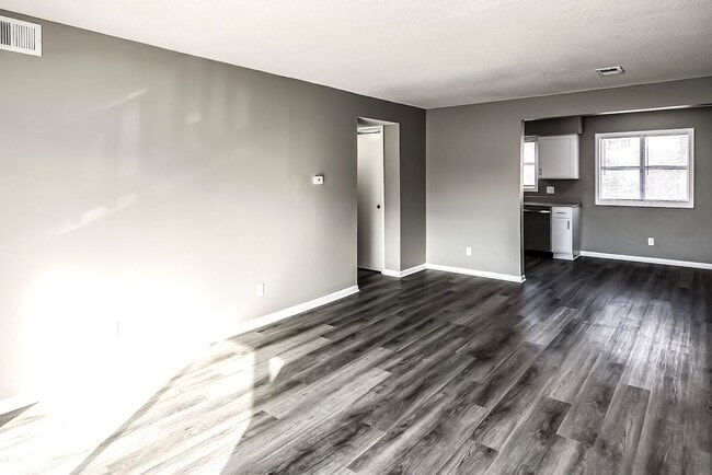 Photo - Full Renovated 1-bedroom apartment home with large balcony! Unidad 45