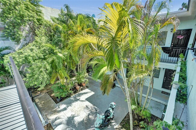 Photo - 1945 Calais Dr Unit 9