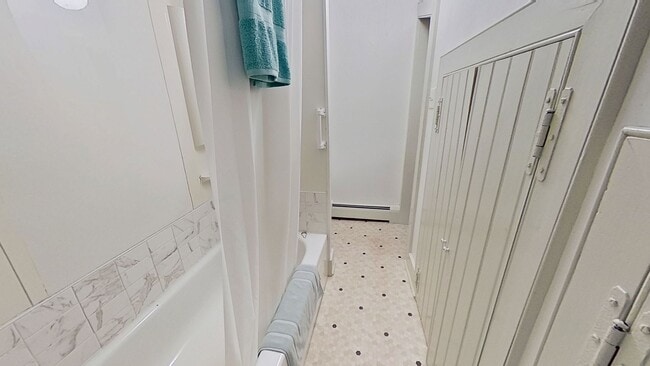 Photo - Room in Boarding House - Fully Furnished - All Utilities Included