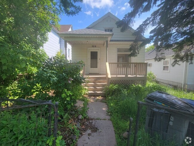 Building Photo - AVAILABLE AUGUST - 2 BED 1 BATH Rental