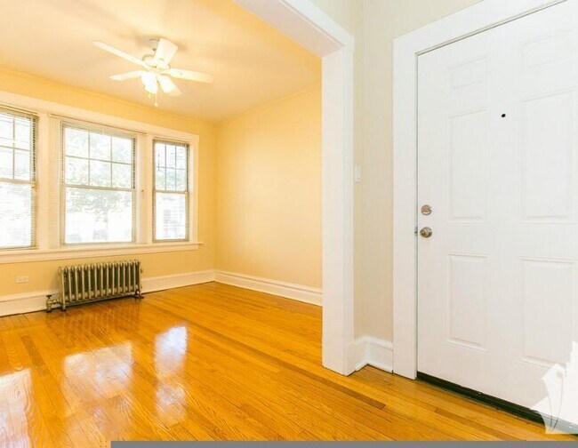 Photo - 1603 W Berteau Ave Unit 1