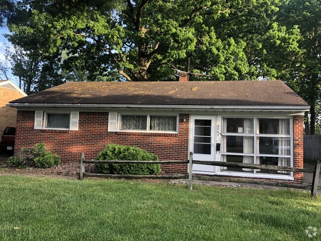 Building Photo - 2705 Arletta St Rental