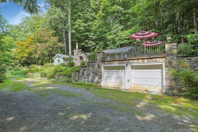 46 Gallows Hill Rd