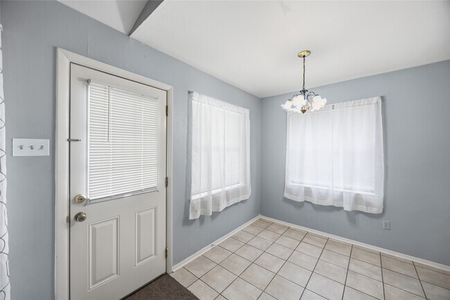 Photo - 2907 W Greens Rd
