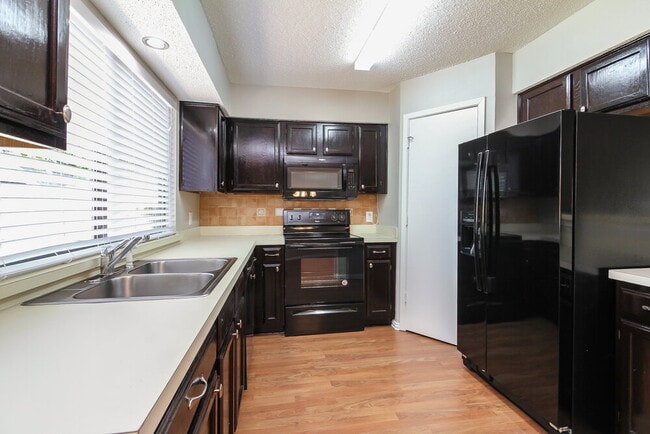 Photo - 2534 Bentley Dr