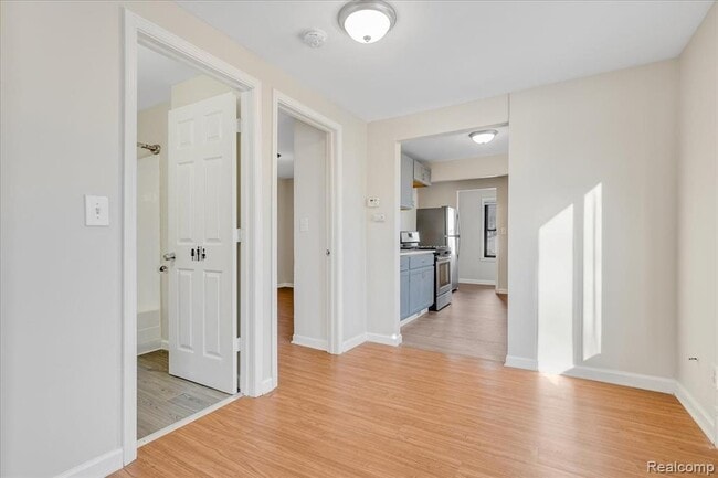 Photo - 60 W Harry Ave