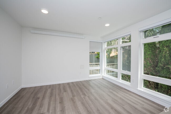 1BR, 1BA - 558SF - Living Room