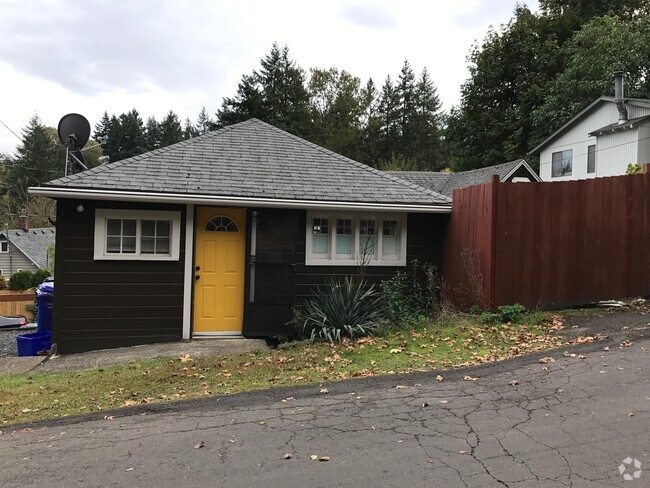 Building Photo - 154 East St Unit 154 East St, Oregon City, OR 97045 Rental