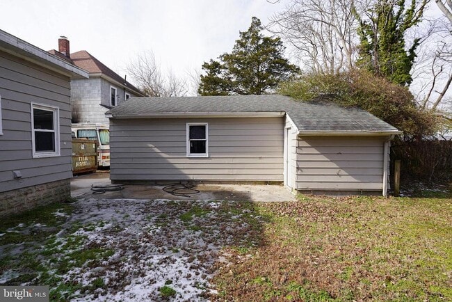 Photo - 305 E Pine St