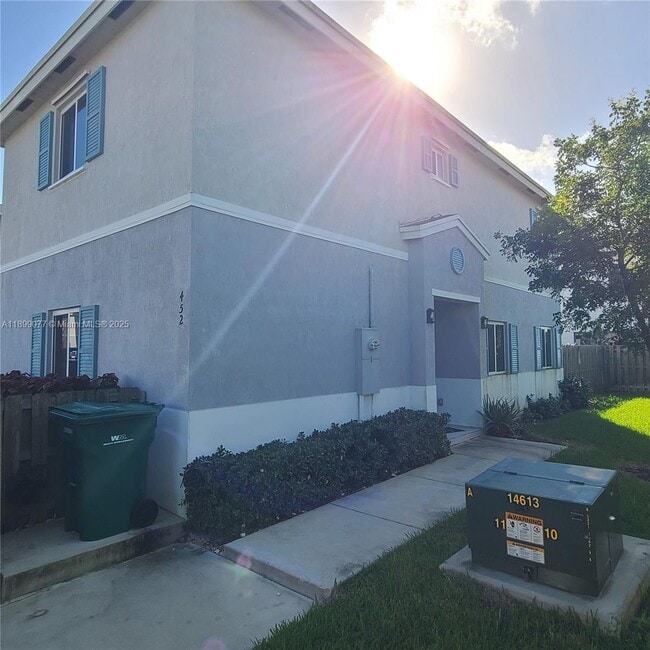 Photo - 452 NW 12th Pl