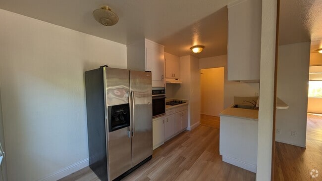 Building Photo - 2 bedroom 1 Bath, lower Unit 1 Rental