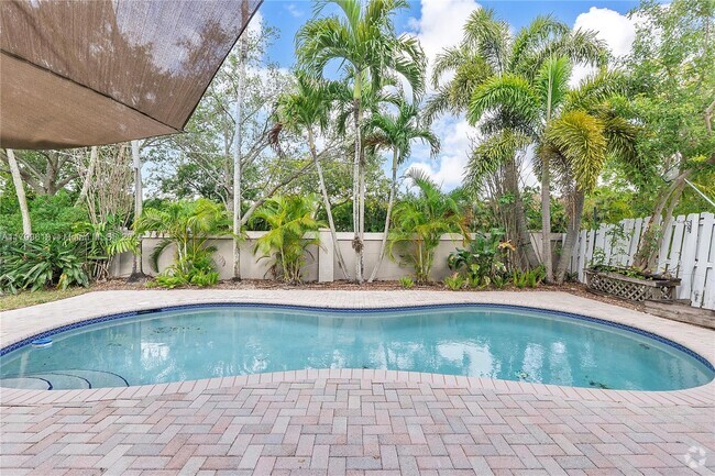 Building Photo - 4945 SW 34th Ter Rental