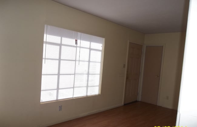 Photo - 300 Griffiths St