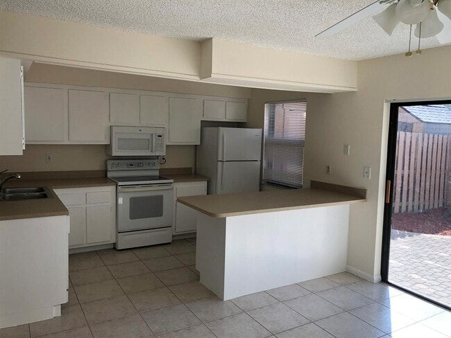 Building Photo - 803 Sandtree Dr Rental