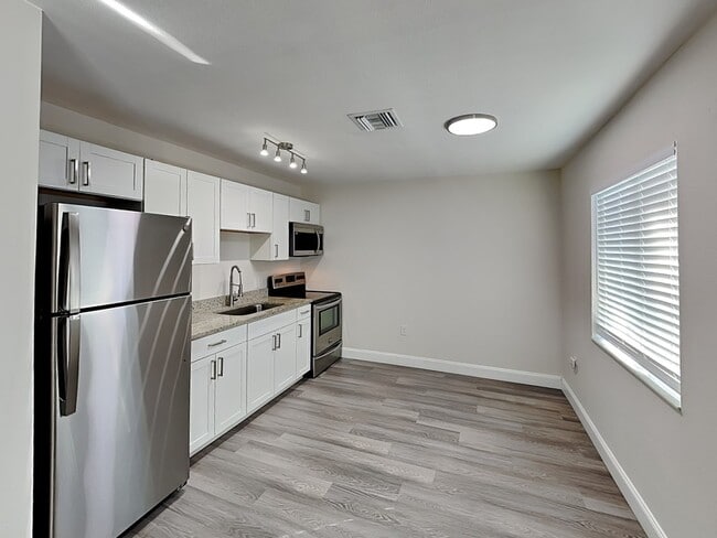 Photo - 536 Charles Ct