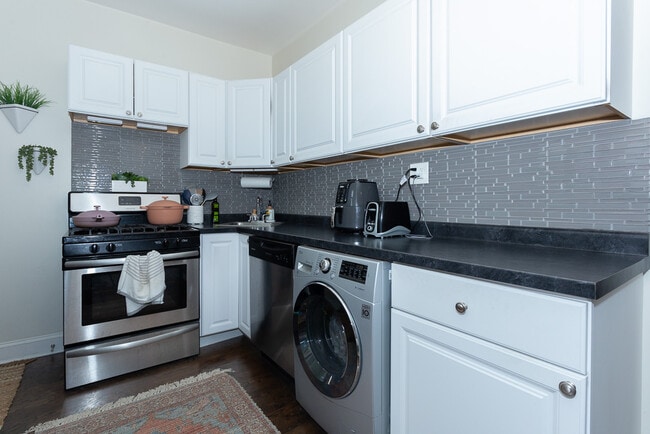 Photo - 3703 N Hoyne Ave Unit 4