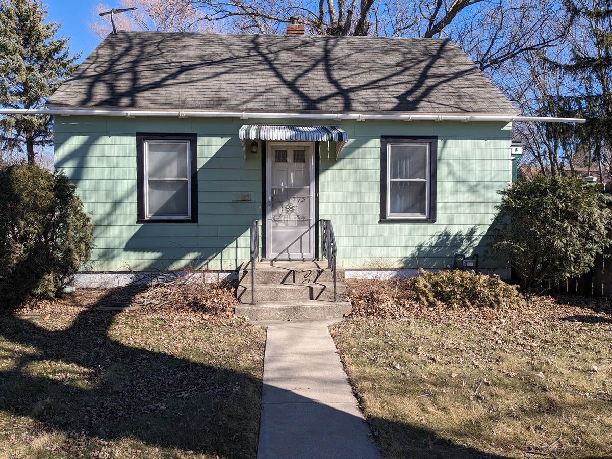 Photo - 504 12th St NE