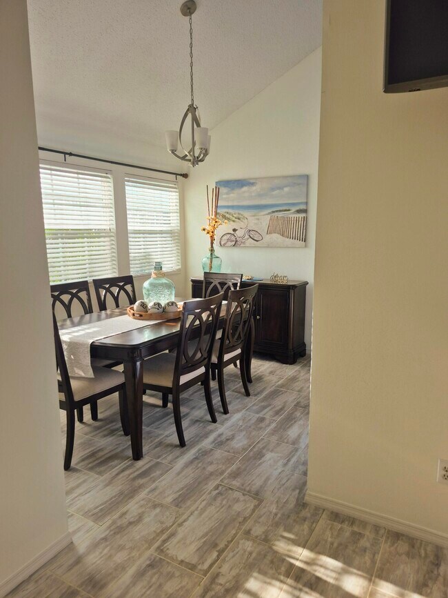 Photo - 1975 Westminster Cir Unit 4