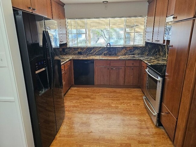 Photo - 543 Cuesta Dr