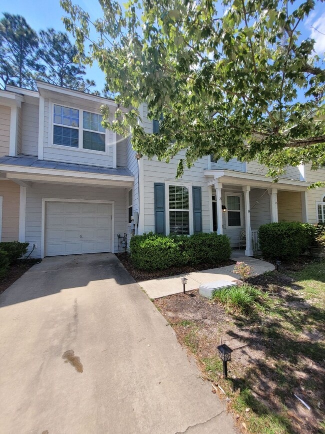 Spacious Three Bedroom Townhome in Wellstone! - Spacious Three Bedroom Townhome in Wellstone!