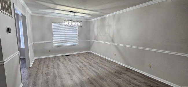 Photo - 107 Roundleaf Ct