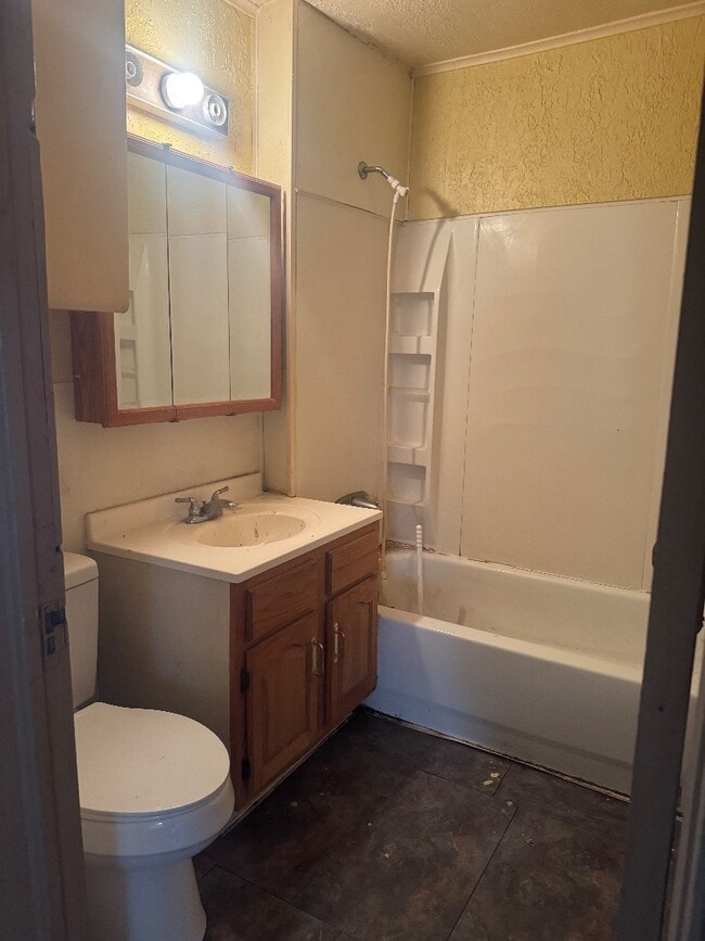 Photo - 227 E Poplar Ave