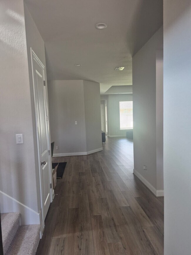 809 Coronado Ter Ln