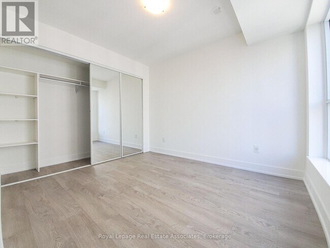 Photo - 5 Mabelle Ave Unité 1831