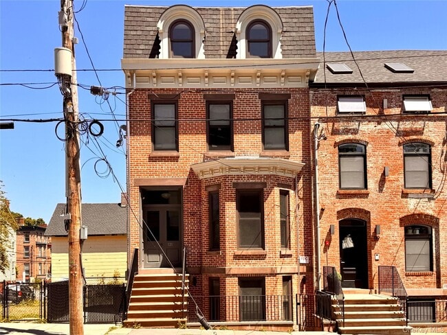 Building Photo - 121 Lander St Unit 4